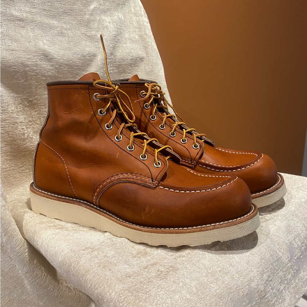 Red Wing Classic Moc Men’s boot in Oro